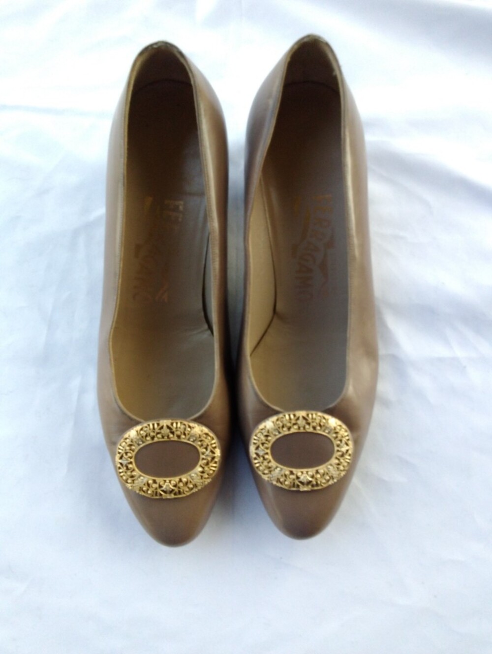 Project Shoe Salvatore Ferragamo Leather Pumps/Gold Ornate Medallion size 6.5B